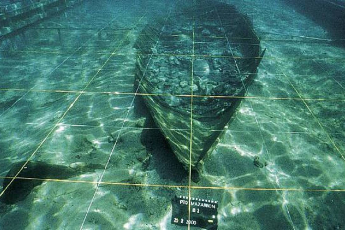 Los arqueólogos se preparan para el rescate urgente del barco fenicio de Mazarrón
